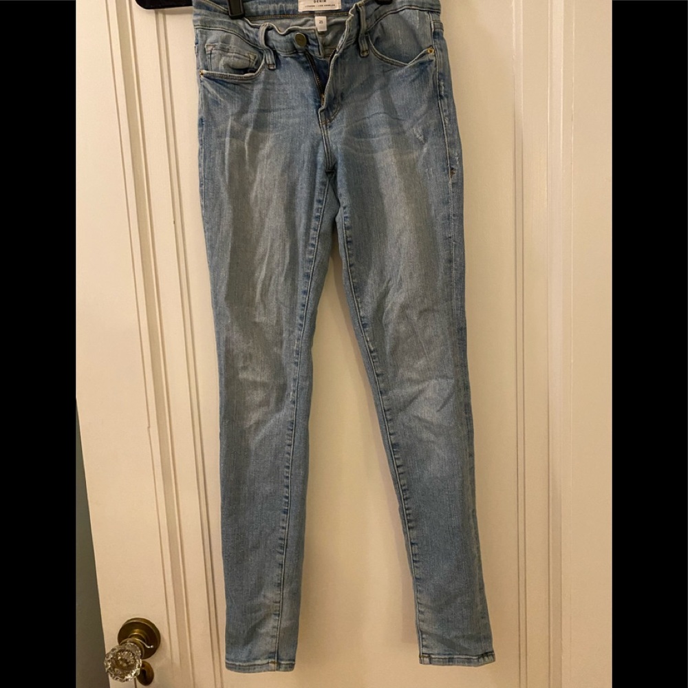 Frame denim jeans .size 25. A little worn on bottom cuffs